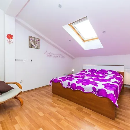 3 Bedroom Gorgeous In Apartment
